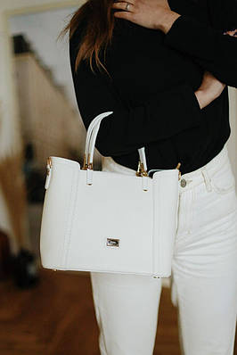Стильна жіноча сумка шкіряна білого кольору з двома ручками