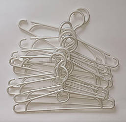 Плічка пластикові дитячі білі 32 (см)