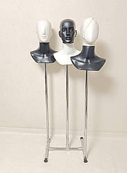 Вітрина для головних уборів на три позиції з манекенами