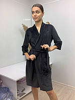 Жіночий халат на запах, чорного кольору