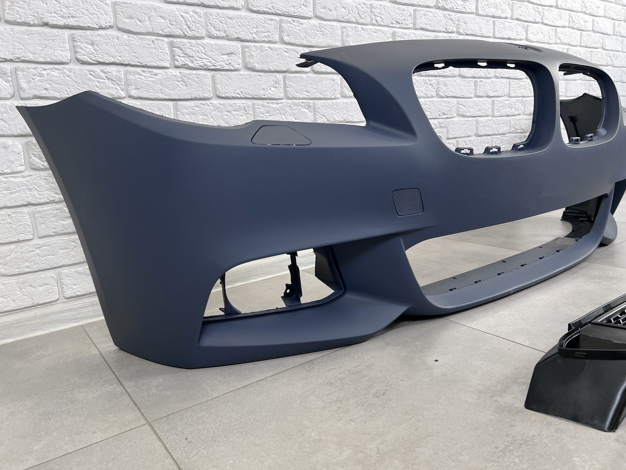 Передній бампер у зборі M Paket BMW 5 Series F10 F11 LCI 2014-2016 (під омивачі/без отворів під, фото 1