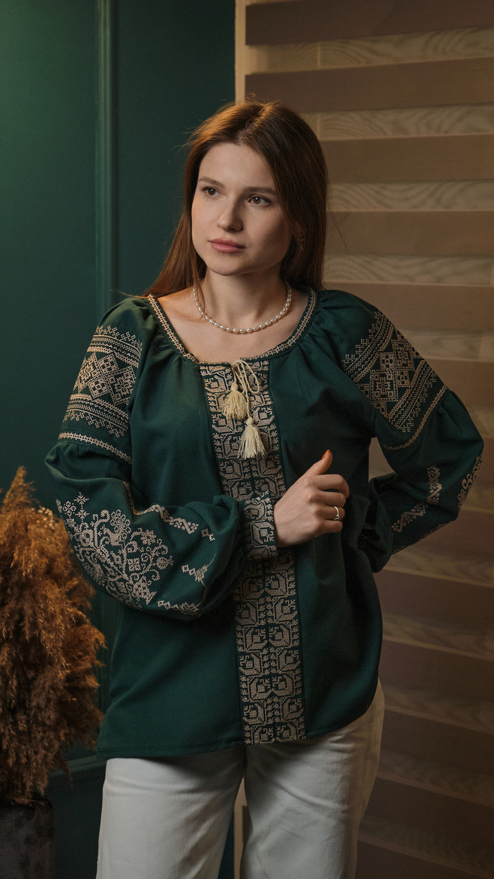 Красива вишиванка жіноча з великим орнаментом, широкою горловиною - фото 1 - id-p2103013185