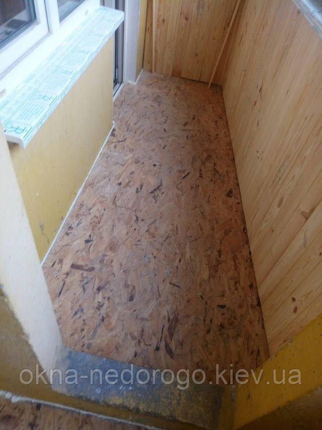 Внутрішня обшивка балконів дерев'яною вагонкою + чорнова підлога фото роботи © Okna-Nedorogo