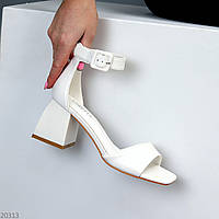 Стильные белые женские босоножки на удобном каблуке цвет на выбор