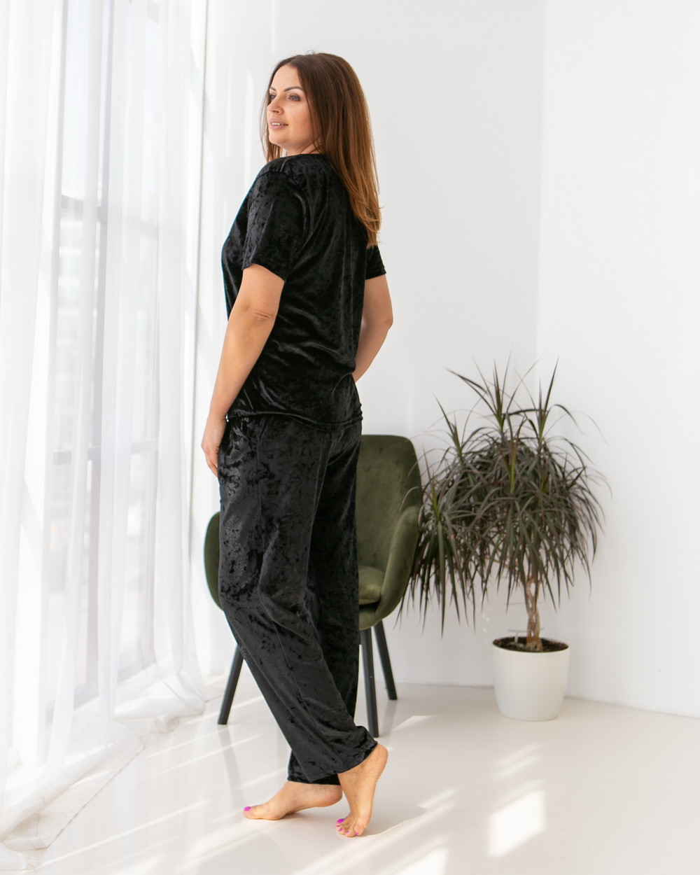 Пижама женская Nicoletta, мраморный велюр, цвет черный, (с футболкой и штанами) A'T - фото 2 - id-p2103617582