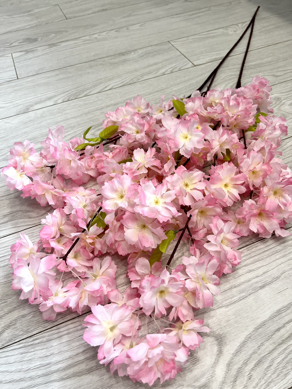 Штучна сакура. Гілка штучної сакури з листочками (1 метр, ніжно-рожева), фото 1