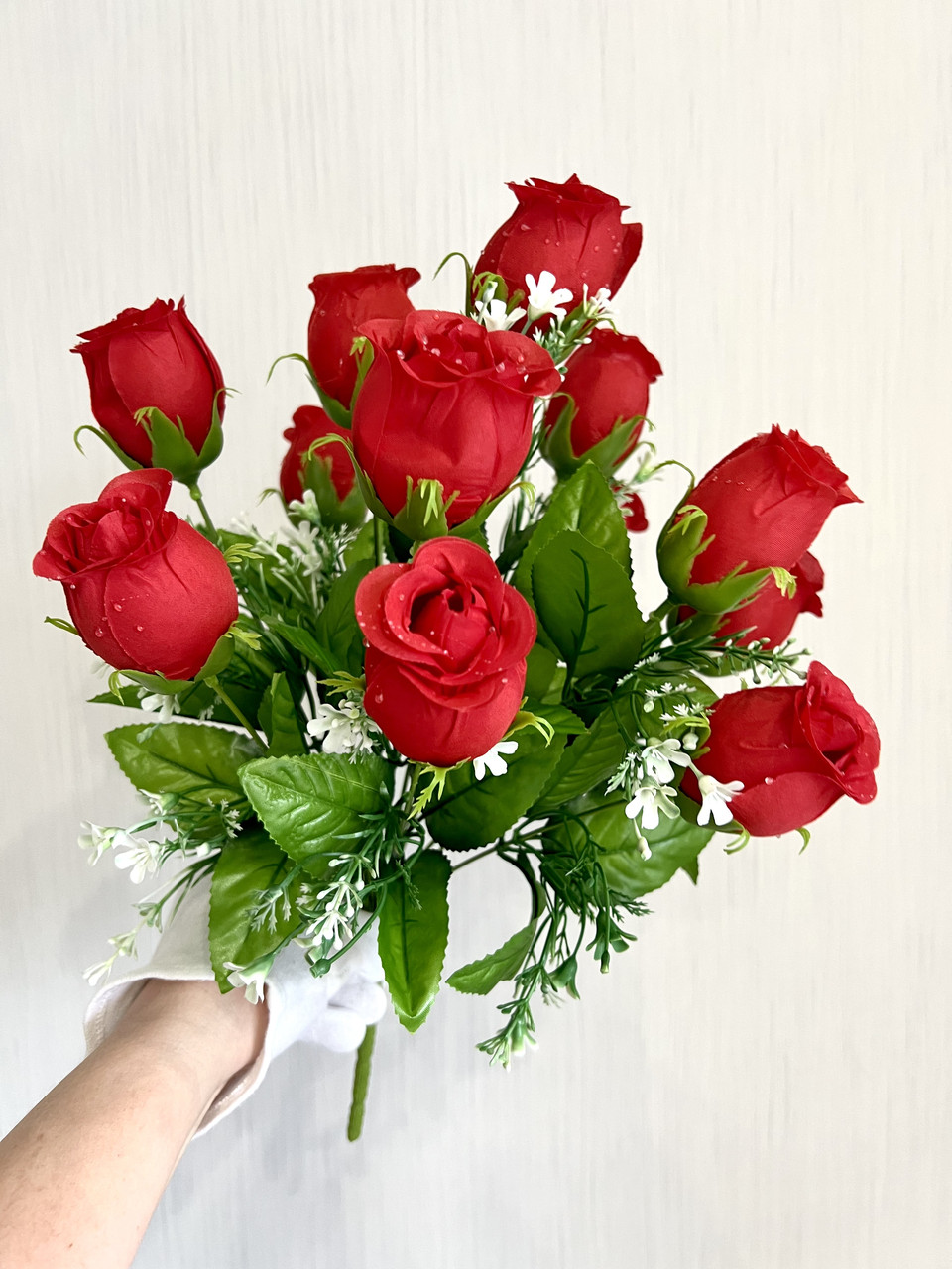 Штучна троянда. Букет штучних троянд з крапельками роси ( червона, 44 см, 12 бутонів)