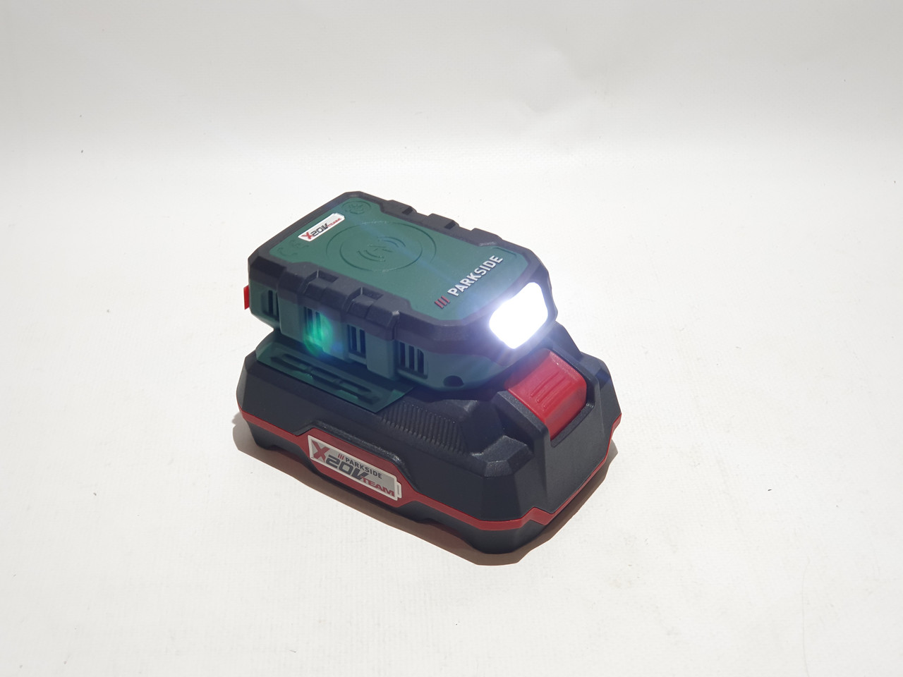 Акумуляторний ліхтарик, адаптер з безконтактною зарядкою Parkside PWCA 20-Li A1