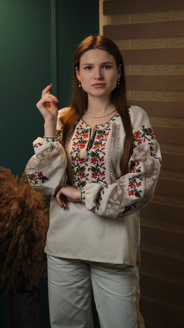 Красива вишиванка жіноча з великим орнаментом, широкою горловиною, фото 1