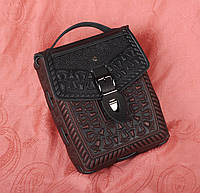 Кожаная сумка унисекс ручной работы "Подкова", черно-бордовая сумка формата А5, сумка черная с бордовым