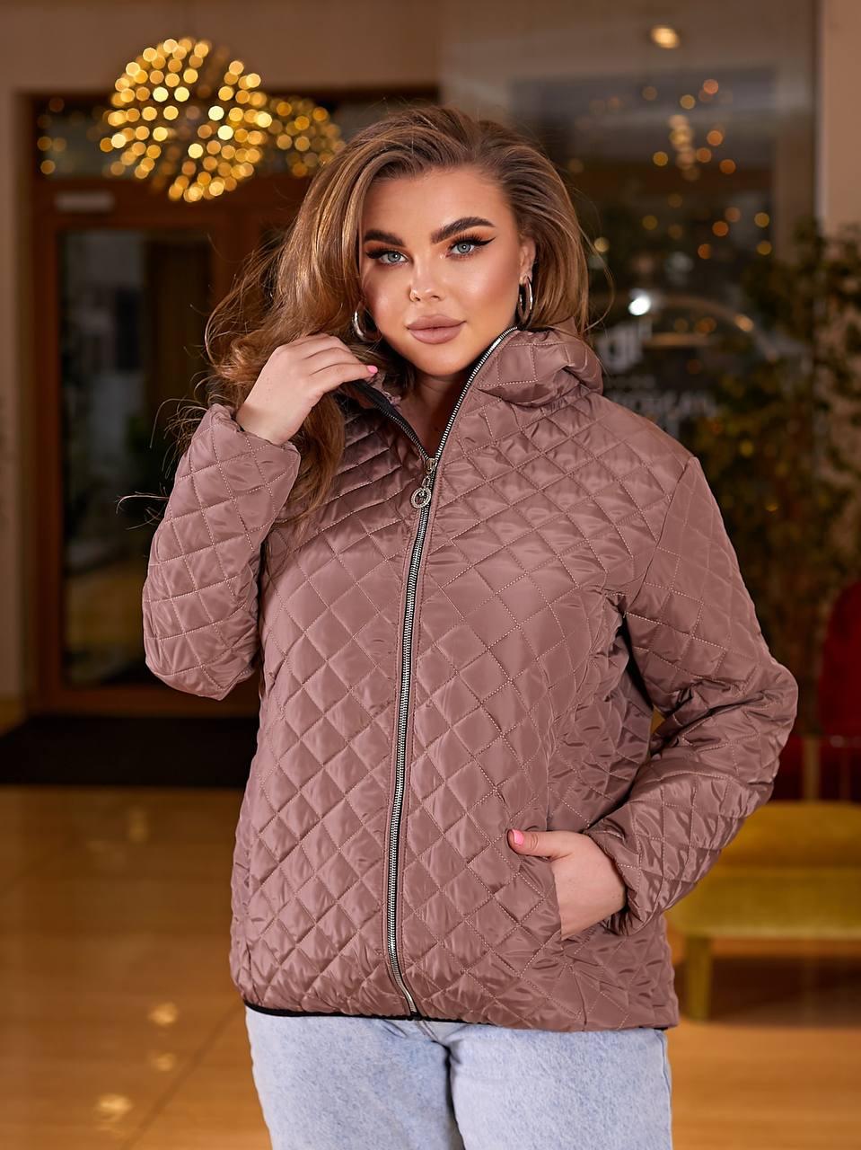 Жіноча стьобана куртка бежева на блискавці з капюшоном великі розміри, фото 1