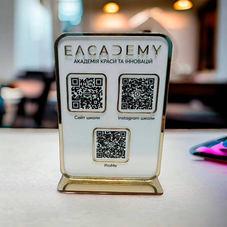 Табличка з QR-кодом на акриловій підставці ACRY А5 150х210 мм Білий із золотою рамкою, фото 1