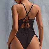 Чорний закритий купальник з чашками та кісточками на зав'язках, фото 8