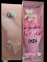 Розовый букет из роз ароматизированное мыло с игрушкой