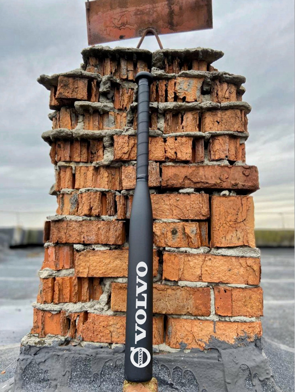 Бейсбольна біта VOLVO Чорна з чорною ручкою