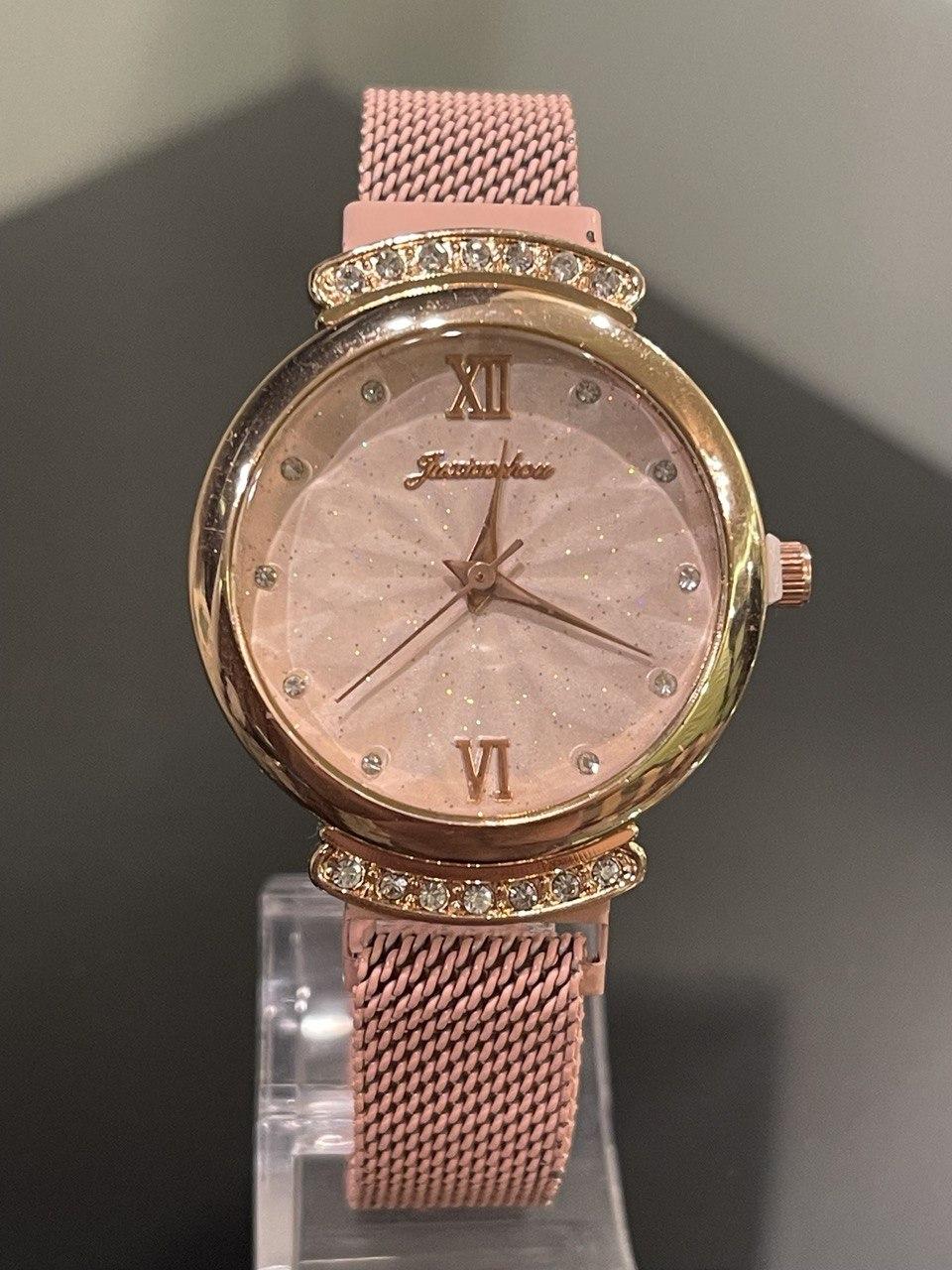 Жіночий наручний годинник із рожевим браслетом код 711
