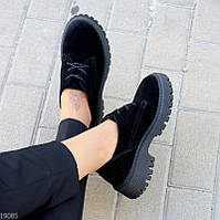 Универсальные черные замшевые женские деми туфли на рифленой грубой подошве