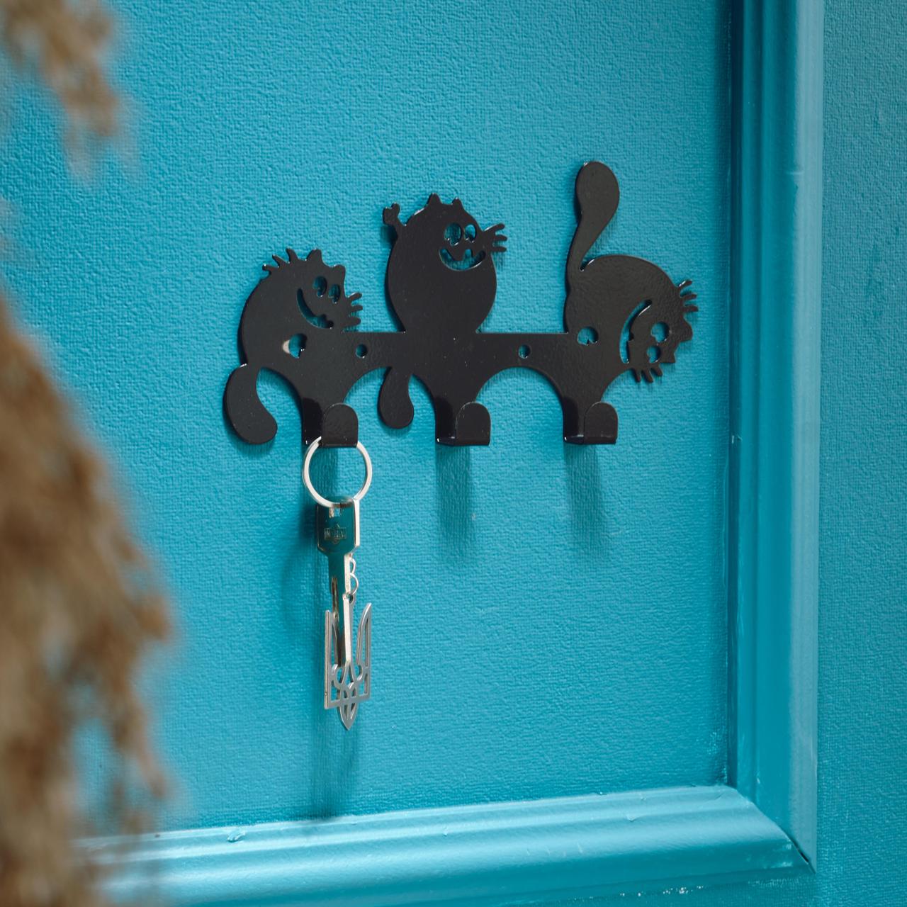 Ключниця настінна металева 20*11 см на 3 гачки Смішні коти Арт 77 - фото 1 - id-p2104598177