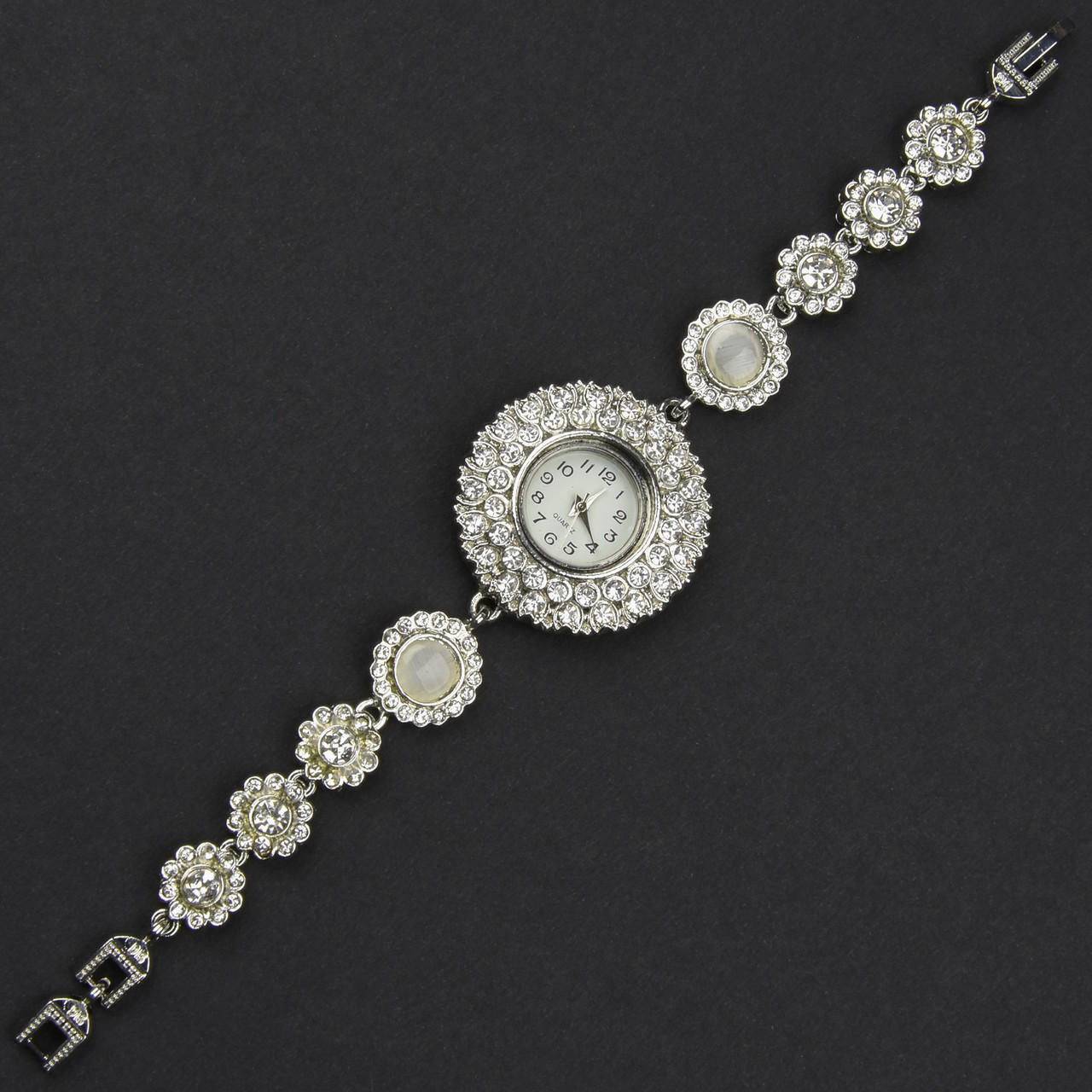 Женские часы круглые кварцевые бижутерный сплав металл в серебристом цвете с белыми кристаллами длина 19 см - фото 1 - id-p2104636304