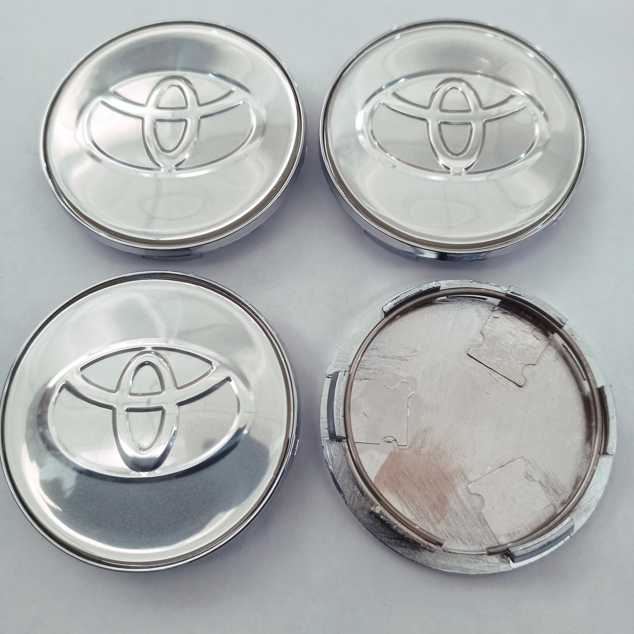 Ковпачки в диски Toyota 62*68 мм
