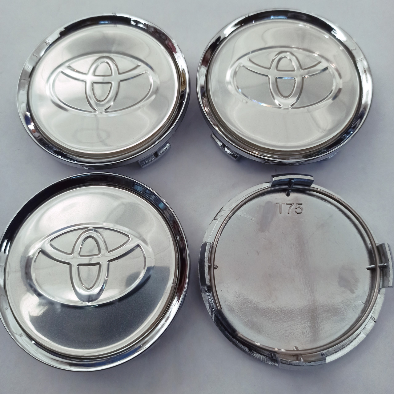 Ковпачки в диски Toyota 70*74 мм