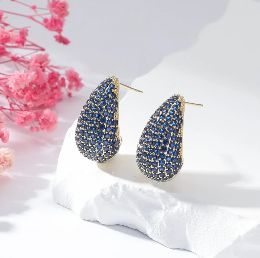 Легкі порожнисті сережки краплі з інкрустацією цирконієм, фото 1