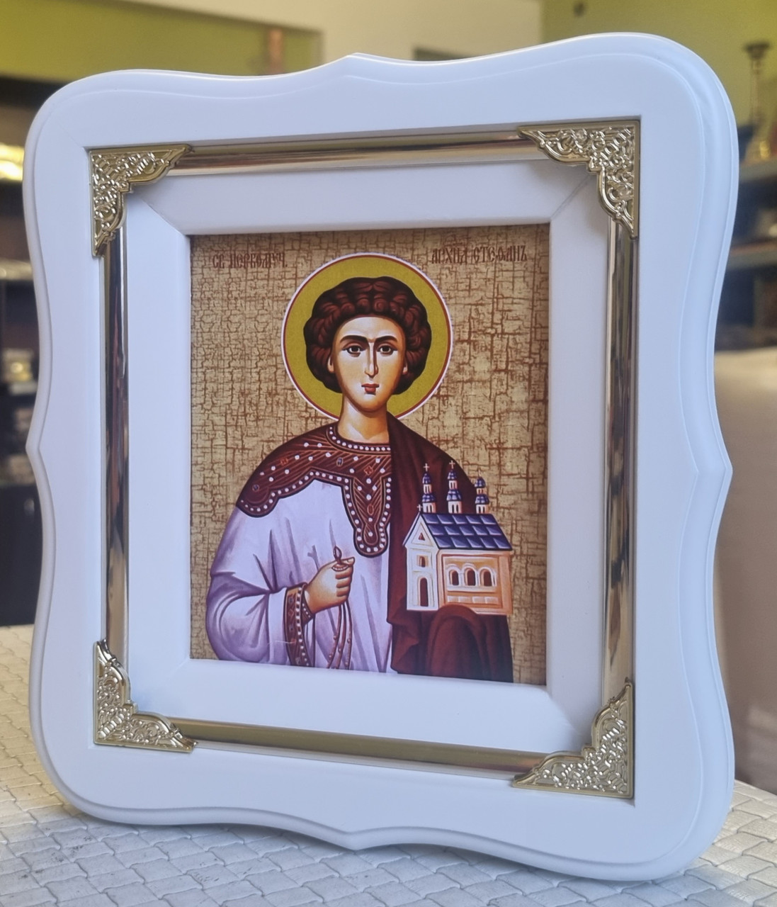 Ікона Святий мученик Стефан в білому дерев'яному фігурному кіоті під склом, розмір кіота 19*17, сюжет 10*12