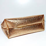Косметичка блискуча шкірозамінник золотиста із широким дном, фото 3