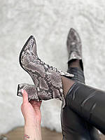 Чорне шкіряні черевики на підборах