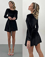 Черное красивое стильное приталенное бархатное мини-платье с поясом и длинными рукавами