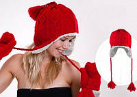Зимняя вязаная шапка с помпоном красного цвета