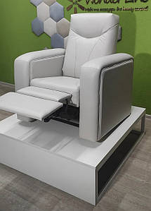 Реклайнер для педикюру на подіумі КОМПЛЕКТ 2в1 меблі для педикюру: крісло-реклайнер педикюрний з подіумом