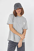 Трикотажна футболка з лаконічною вишивкою — сірий колір, L (є розміри)