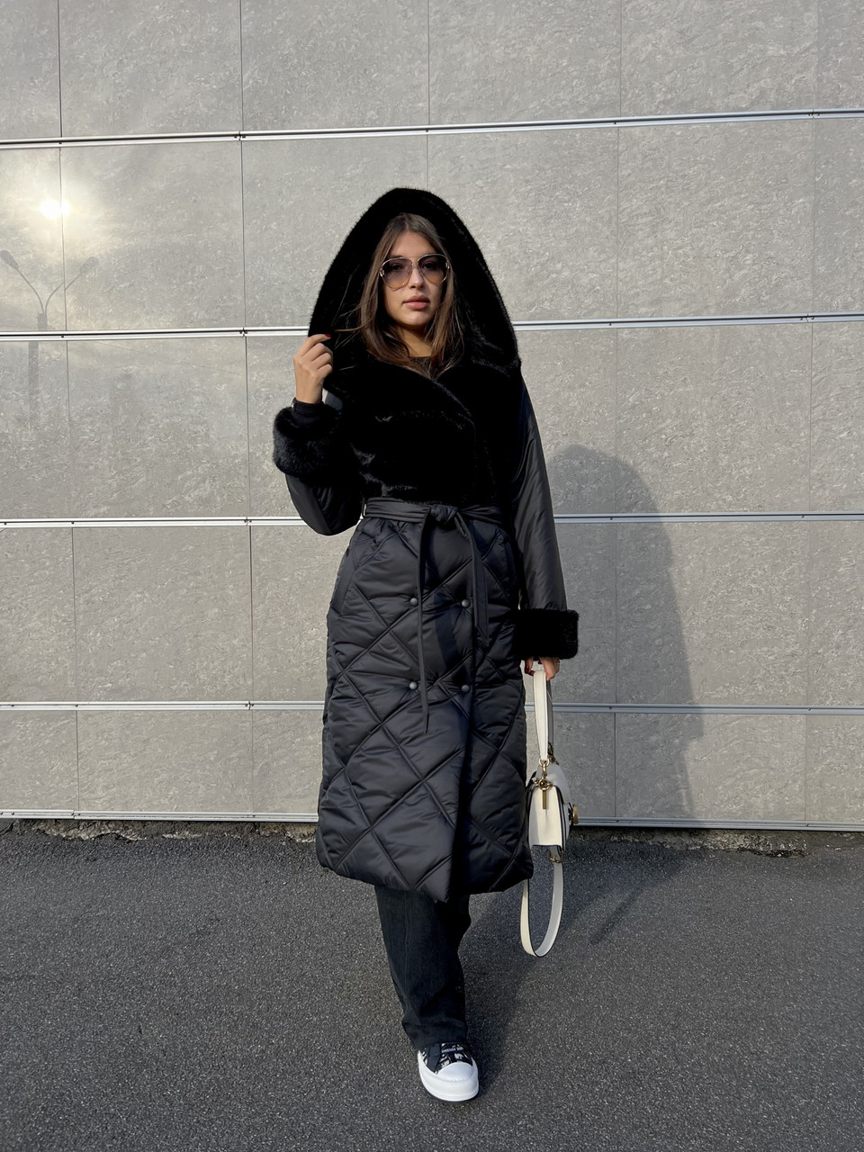 Зимове чорне жіноче комбіноване пальто з капюшоном, фото 1