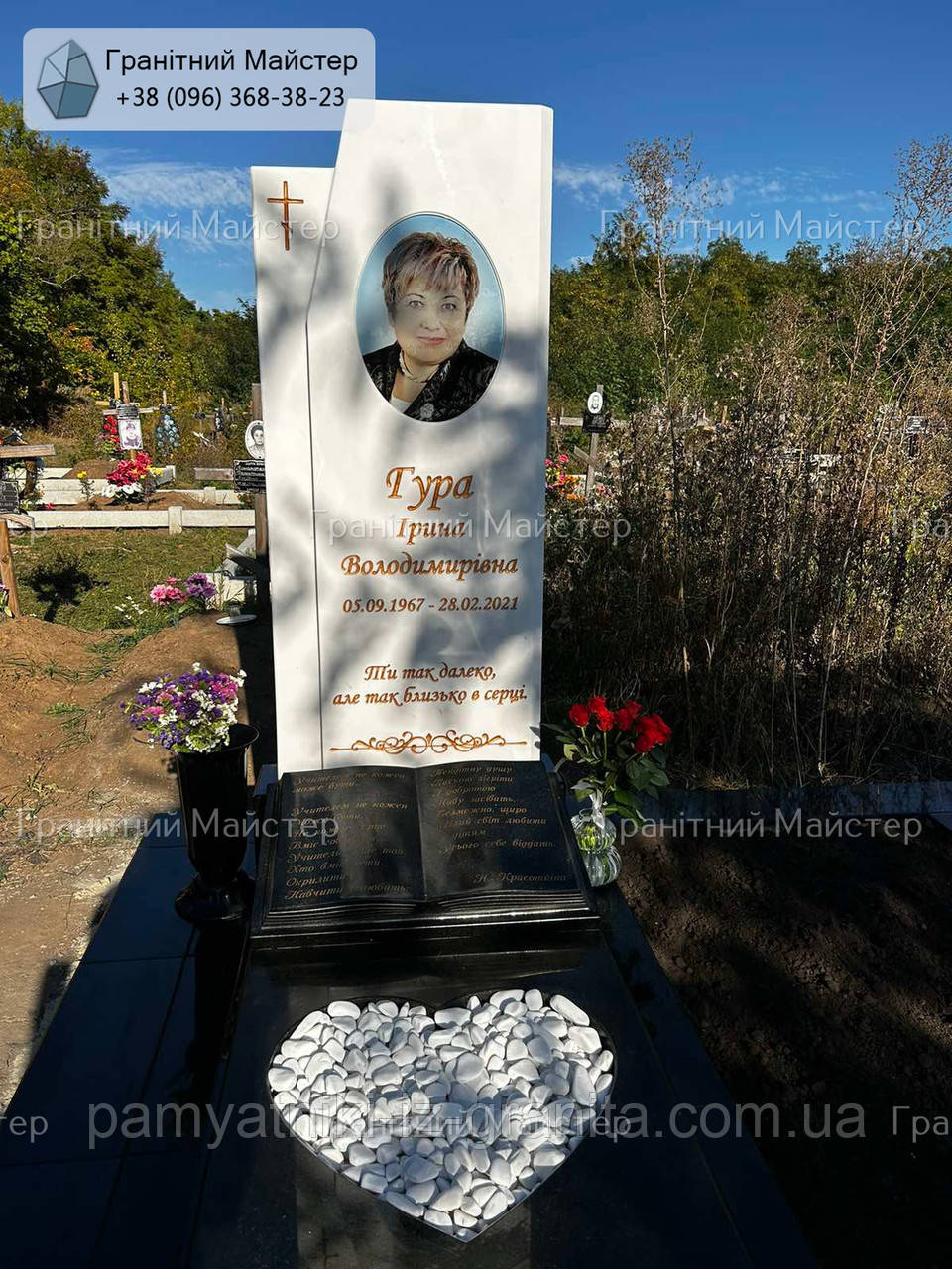 Сучасний пам'ятник з білого мармуру жінці з кольоровим портретом № П-177
