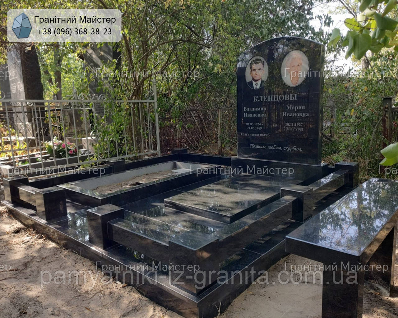 Подвійний пам'ятник з чорного граніту з кольоровим портретом № П-178