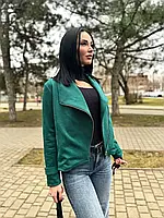 Легкая женская куртка из замши в зеленом цвете с косой молнией