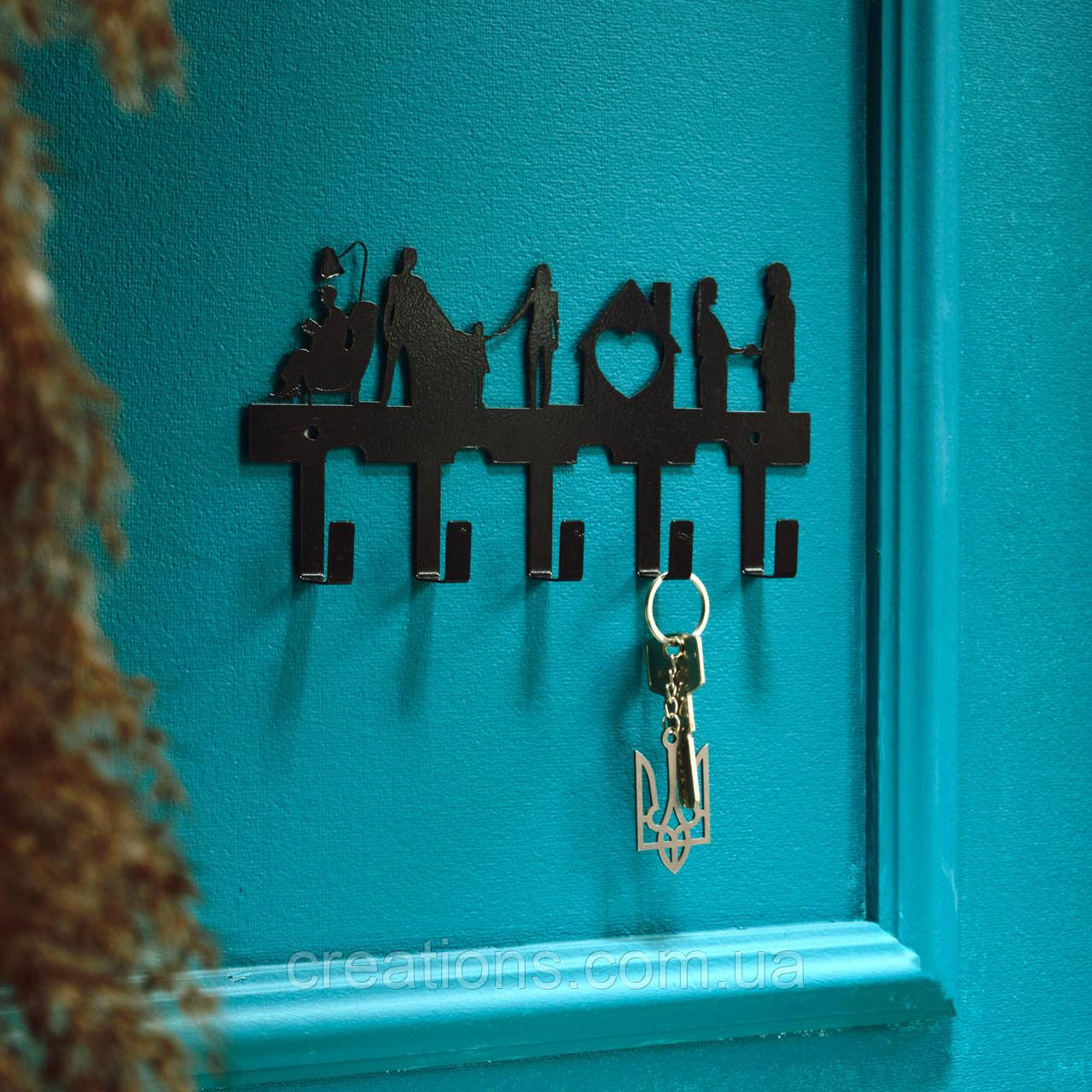Ключниця настінна металева 23*10 см Сім'я на 5 гачків