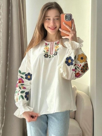 Вишиванка, блуза молодіжна білого кольору з квітковою вишивкою та об'ємними рукавами розміри S, M, L