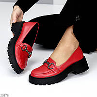 Яркие красные женские кожаные туфли лоферы натуральная кожа