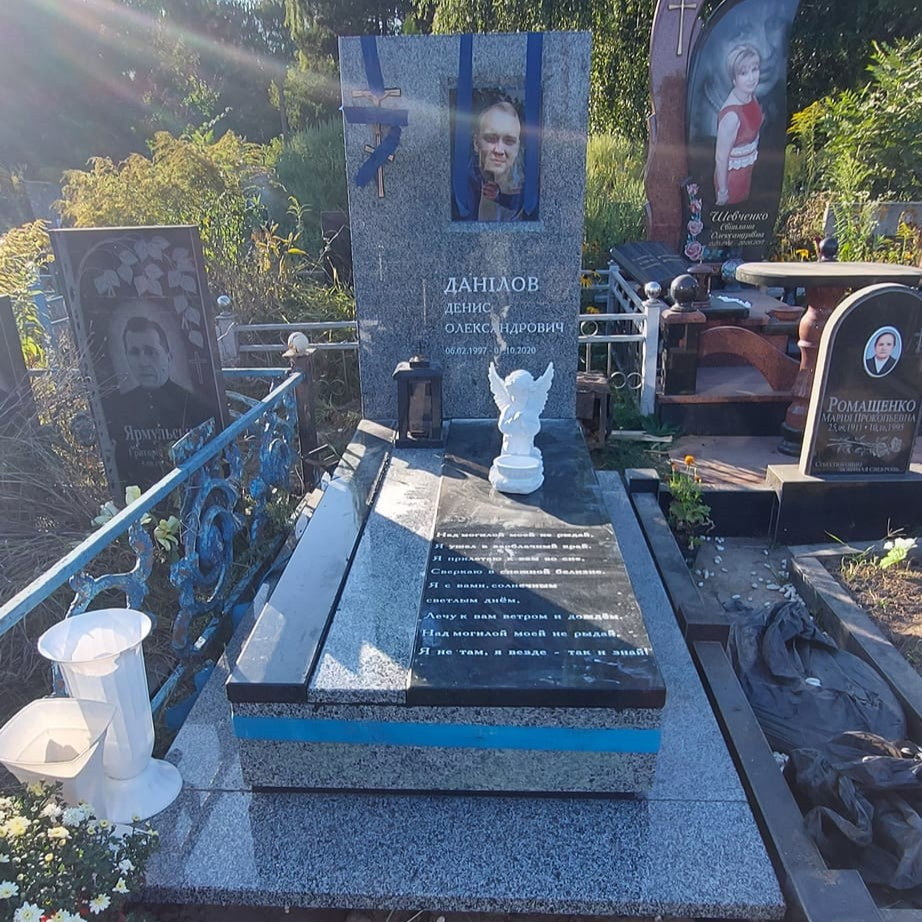 Європейський пам'ятник із фото-склом "Світло пам'яті" 1000*2000
