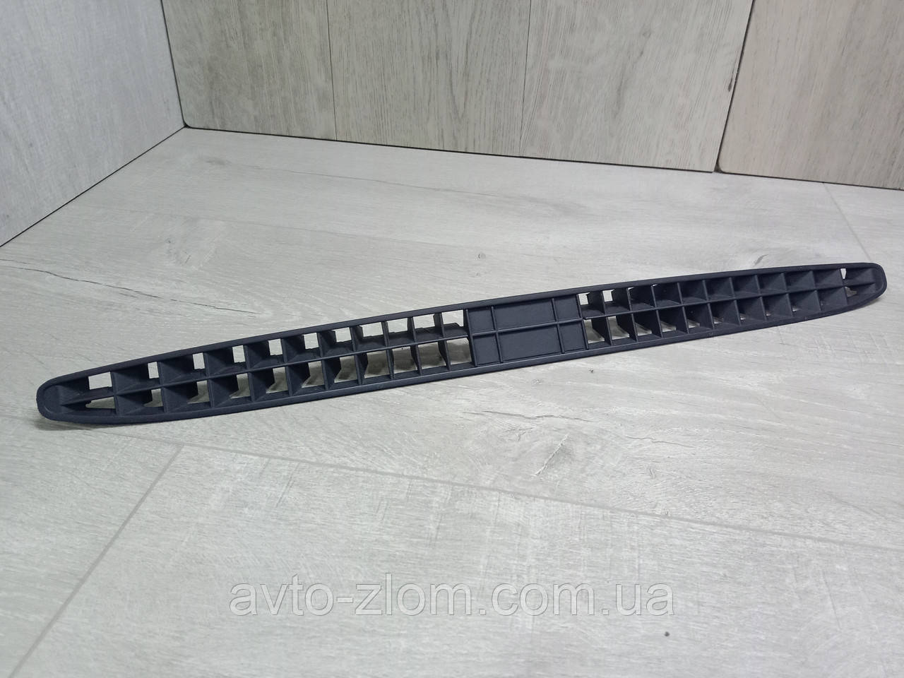 Дефлектор обдування лобового скла Volkswagen Golf 4, Bora. Гольф 4, Бора. 1J1857473A.