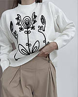 Жіночий светр із вишивкою Білий