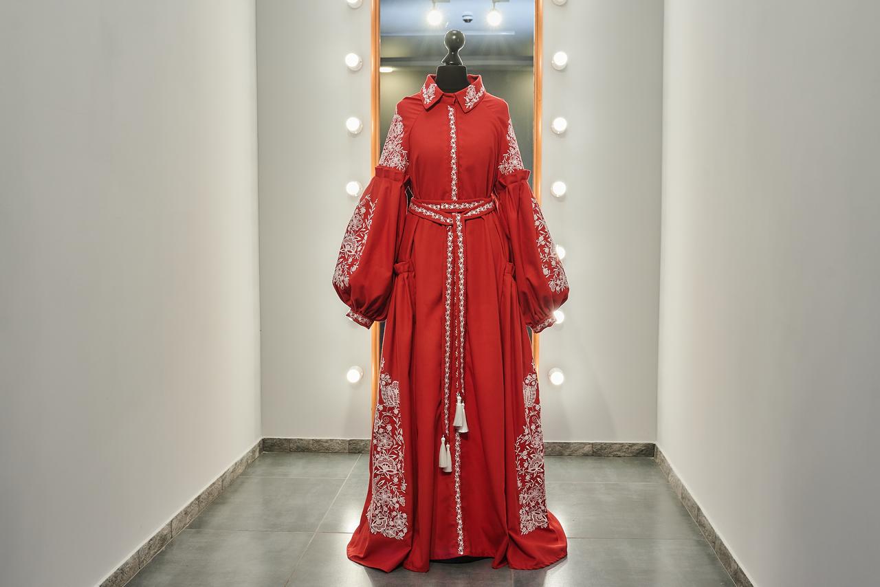 Сукня жіноча з довгим рукавом - реглан, вишивка - авторська гладь, Онікс, колір - червоний.