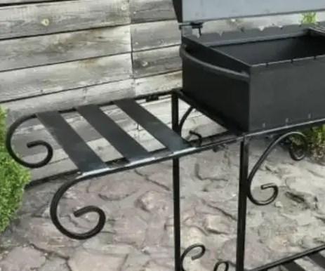 Полиця-стіл для мангалів з дровницею на 9-12 шампурів