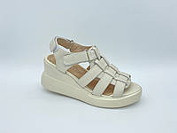 Шкіряні босоніжки на танкетці Erisses. Маленькі розміри (34).