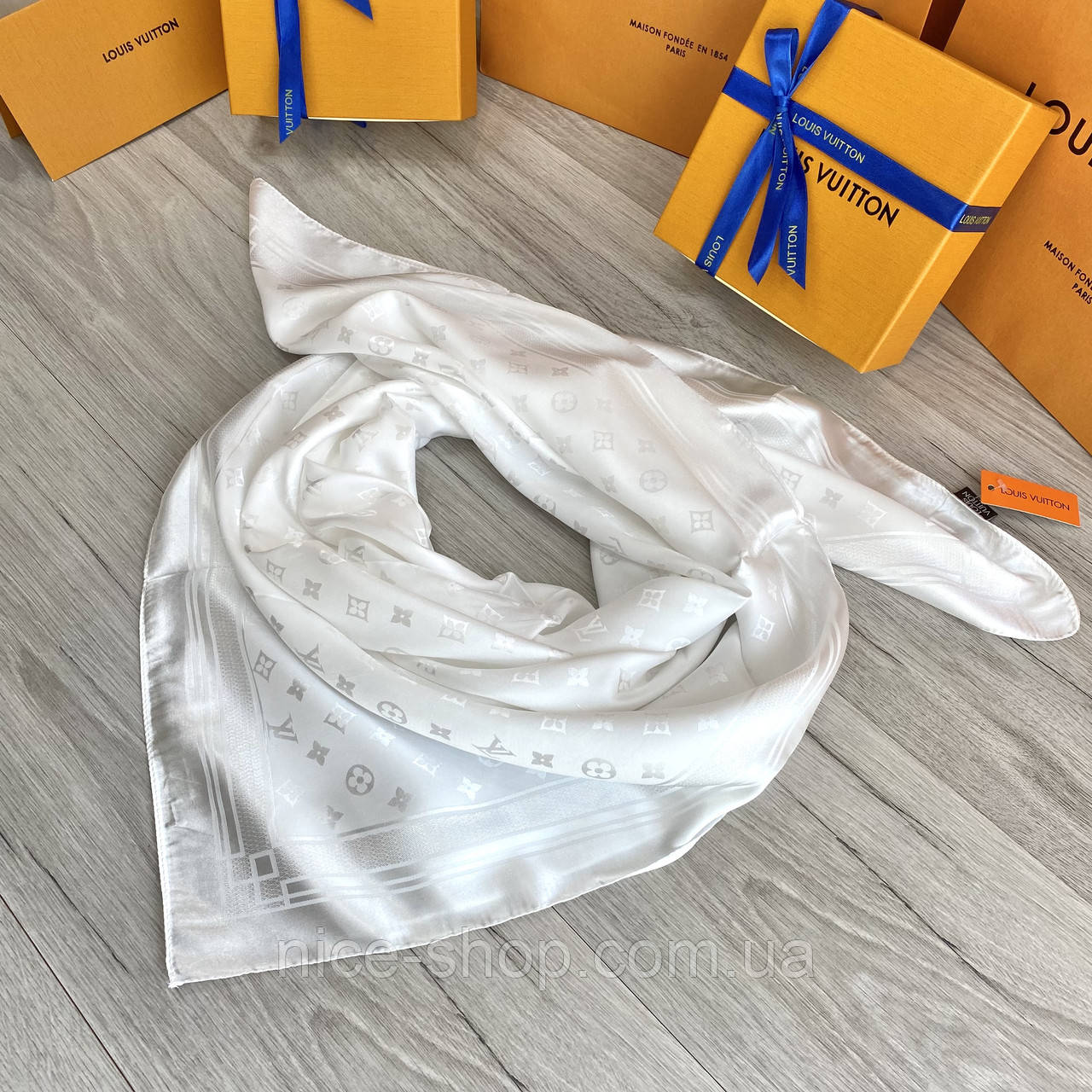 Хустка Louis Vuitton біла, турецький шовк