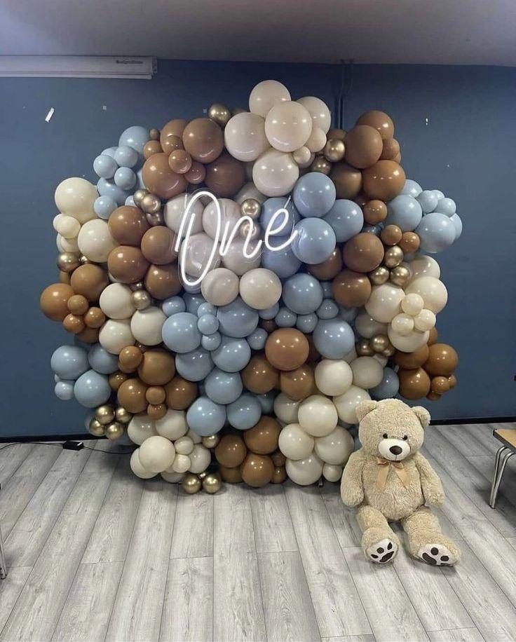 Стіна з кульок One ( 285 кульок)