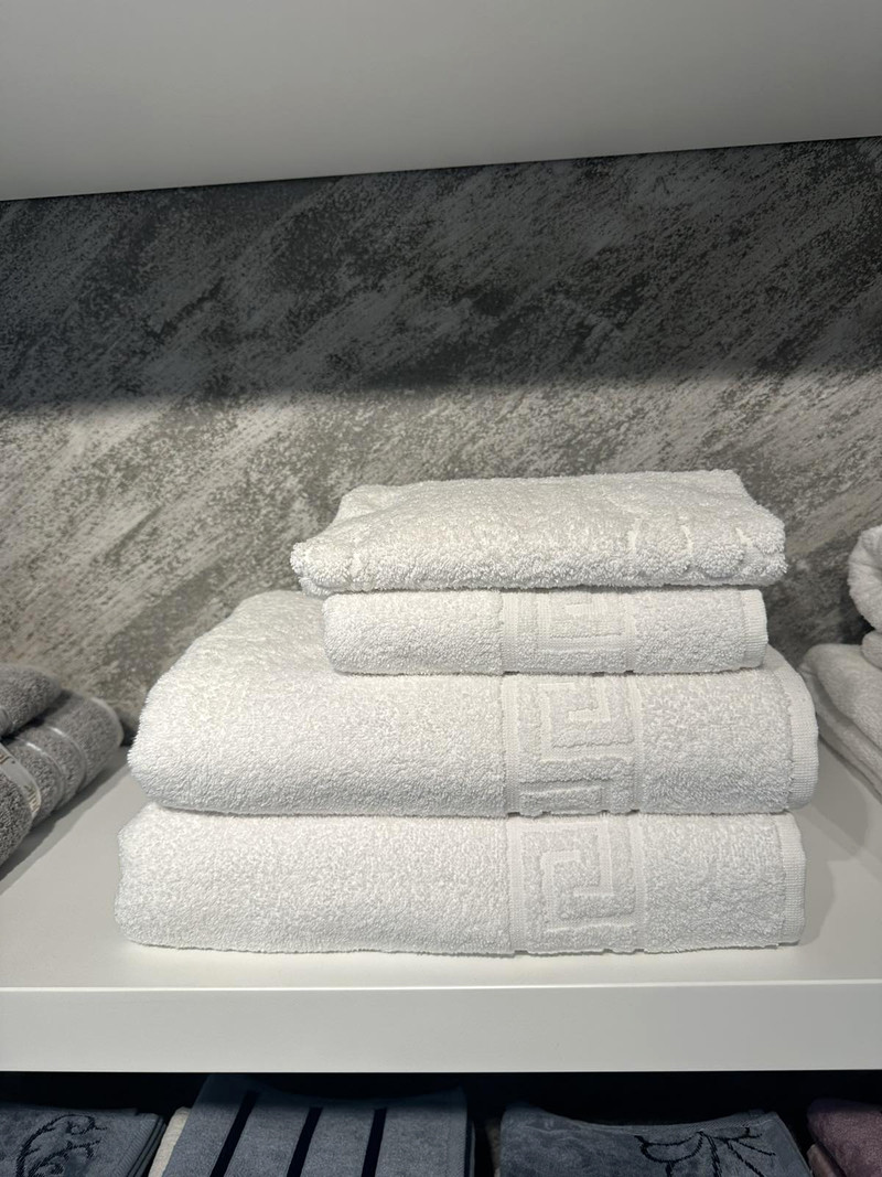 Рушник готельний білого кольору бавовняний махровий в різних розмірах сауна лазневий лицьовий для ніг Туреччина