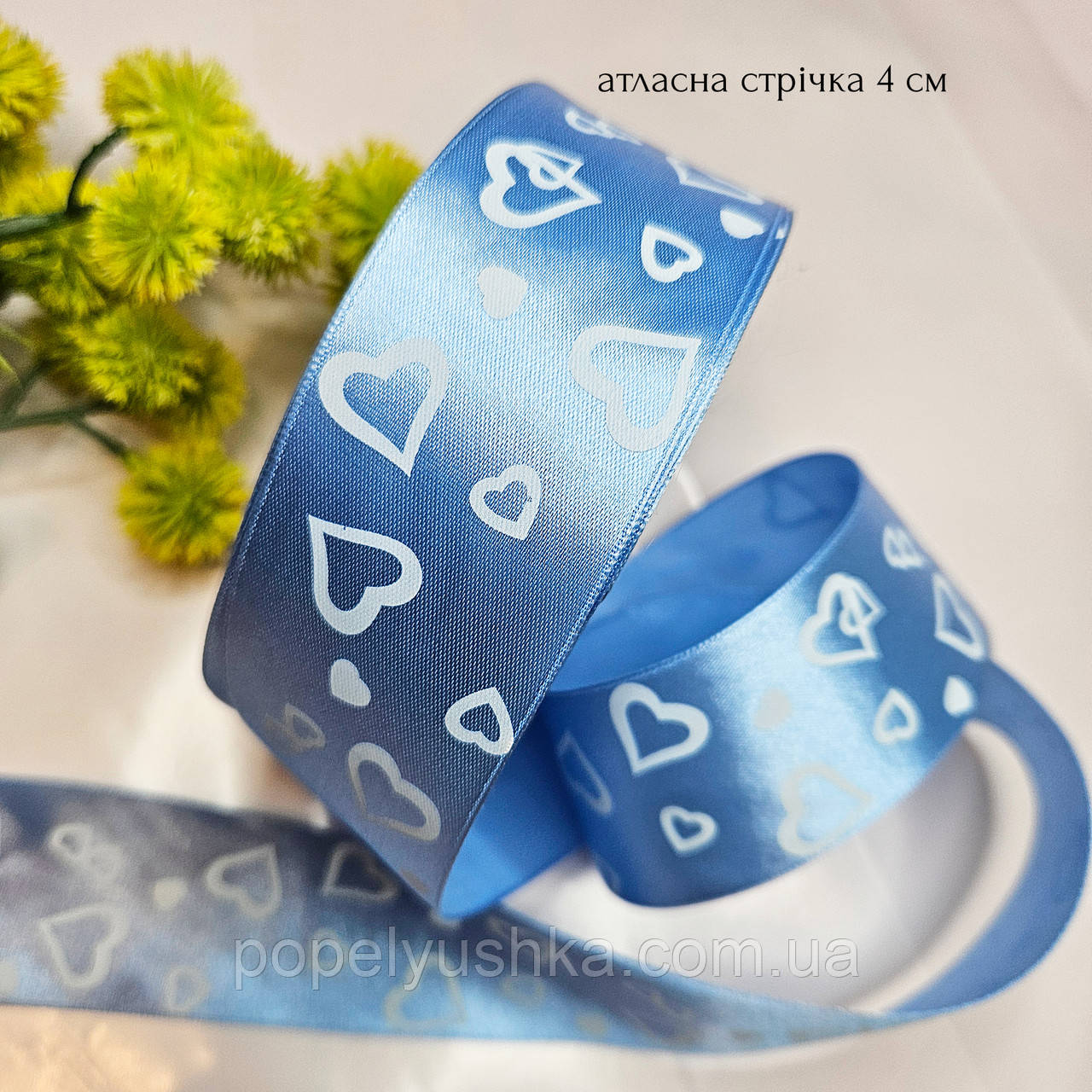 Атласна стрічка 4 см "Сердечки" блакитна